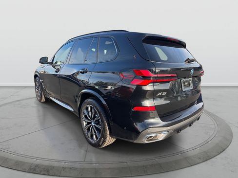 Used 2025 BMW X5 xDrive50e w/ M Sport Package image 2