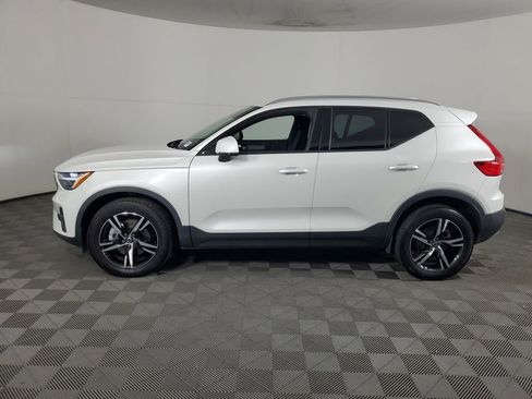 Used 2023 Volvo XC40 B5 Core w/ Climate Package image 7