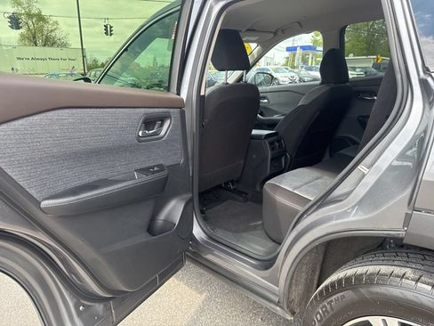 Used 2023 Nissan Rogue SV AWD/4WD image 19