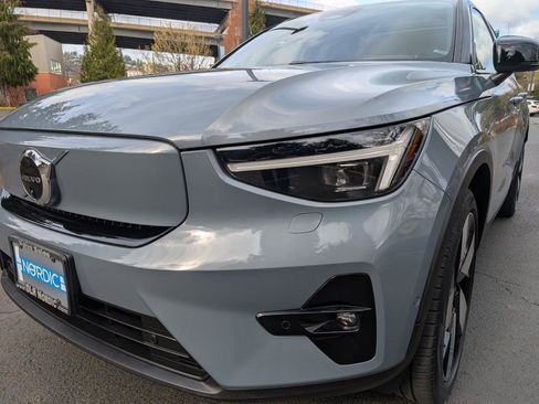 Used 2023 Volvo XC40 Recharge Ultimate w/ Protection Package Premier image 25