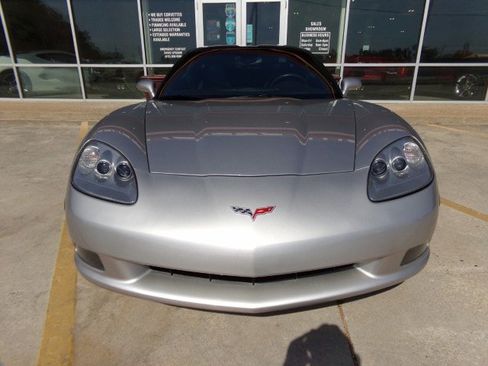 Used 2006 Chevrolet Corvette Coupe RWD image 2