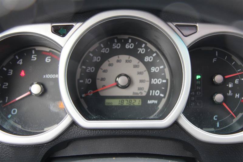 Used 2005 Toyota 4Runner SR5 AWD/4WD image 26