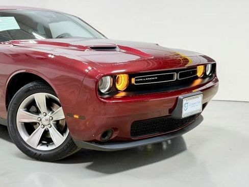 Used 2019 Dodge Challenger SXT RWD image 6