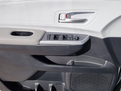 Used 2026 Toyota Sienna XLE image 28