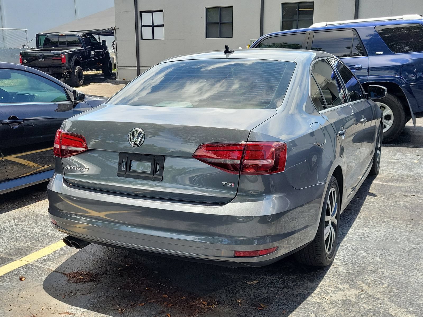 Used 2018 Volkswagen Jetta SE FWD image 3