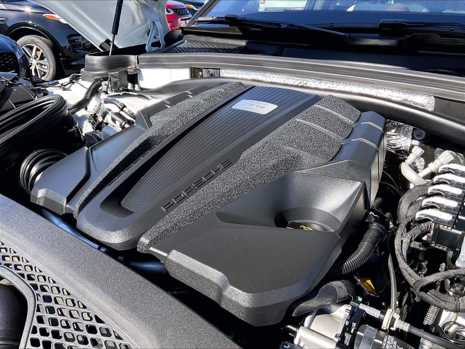 Used 2021 Porsche Macan Turbo AWD/4WD image 35