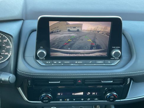 Used 2023 Nissan Rogue SV image 14