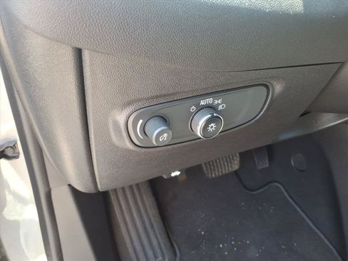 Used 2024 Chevrolet Equinox LT FWD image 27