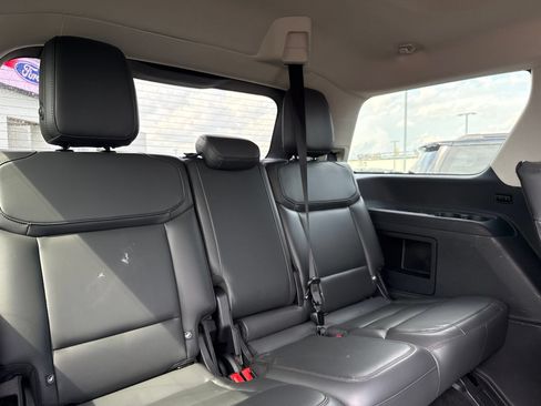 Used 2025 Ford Expedition Active AWD/4WD image 18