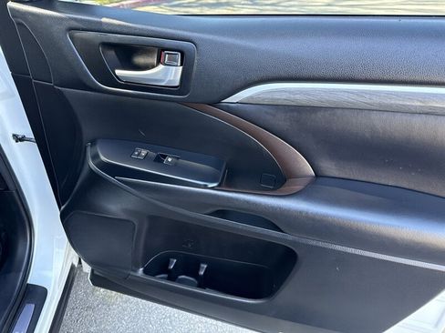 Used 2018 Toyota Highlander Limited Platinum image 26