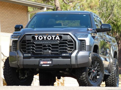 Used 2025 Toyota Tundra Limited AWD/4WD image 2