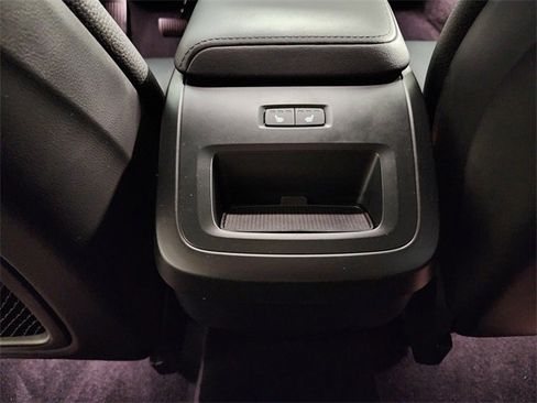 Used 2025 Volvo XC60 B5 Plus image 31