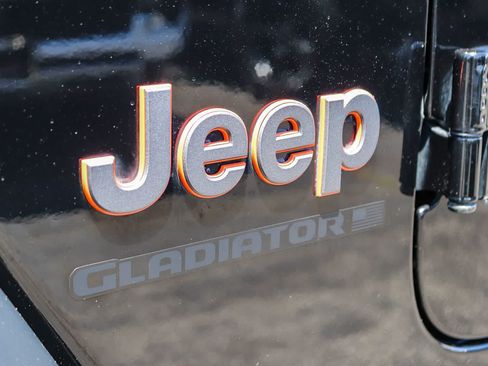 Used 2023 Jeep Gladiator Mojave w/ LED Lighting Group AWD/4WD image 12