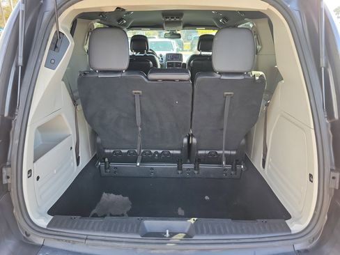 Used 2019 Dodge Grand Caravan SXT image 14