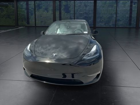 Used 2025 Tesla Model Y Long Range AWD/4WD image 3