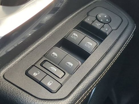 Used 2025 RAM 1500 Laramie image 25