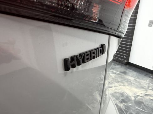 Used 2024 Toyota Highlander XLE image 30