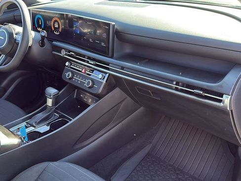 Used 2025 Hyundai Santa Cruz SE image 33