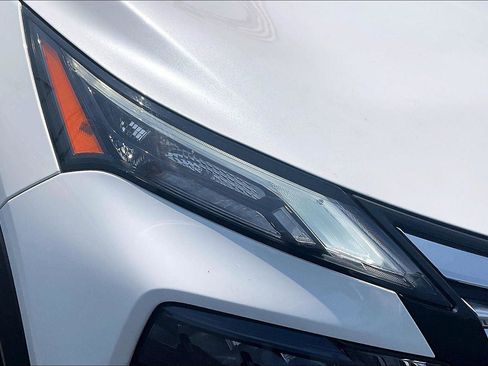 Certified 2024 Nissan Rogue SV FWD image 29