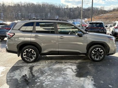 Used 2025 Subaru Forester Premium image 6