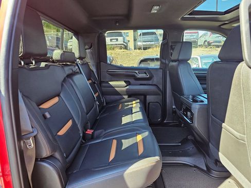 Used 2022 GMC Sierra 1500 AT4 w/ AT4 Premium Package AWD/4WD image 13