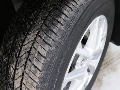 Used 2023 Chevrolet Equinox LS image 33