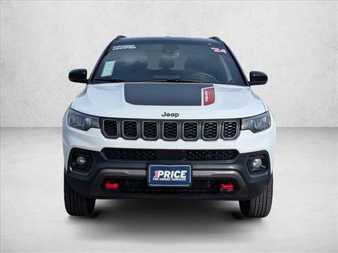 Used 2024 Jeep Compass Trailhawk AWD/4WD image 2