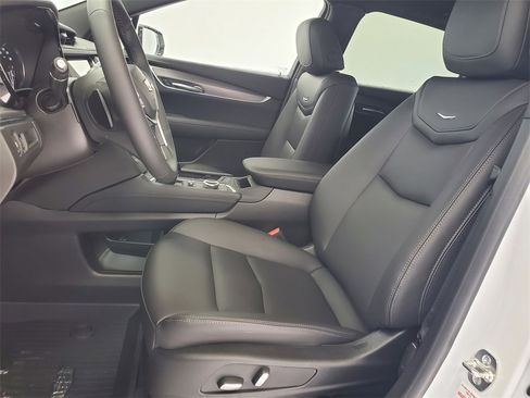 New 2026 Cadillac XT5 Luxury w/ LPO, Floor Liner Package image 6