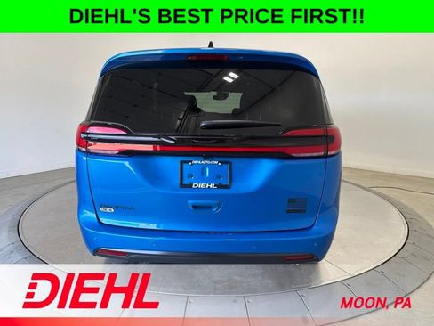 New 2027 Chrysler Pacifica Select FWD image 6