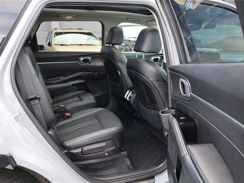 Certified 2023 Kia Sorento SX image 31