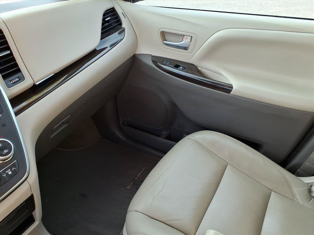 Used 2019 Toyota Sienna XLE w/ XLE Navigation Package FWD image 34