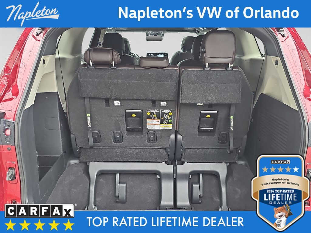Used 2024 Toyota Sienna Platinum FWD image 30