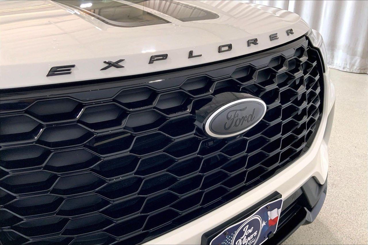 Used 2025 Ford Explorer ST AWD/4WD image 30