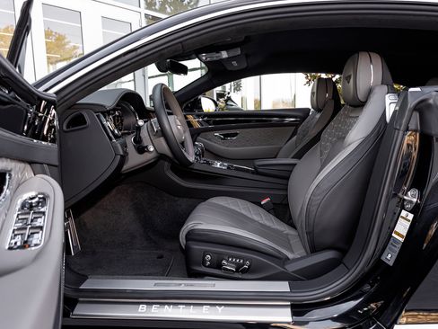 Used 2023 Bentley Continental GT Azure image 19