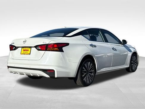 Used 2023 Nissan Altima 2.5 SV image 7
