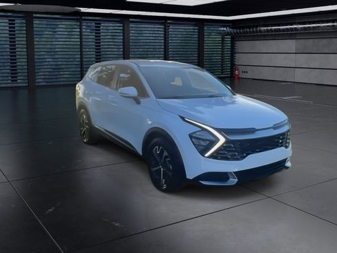 Used 2023 Kia Sportage EX image 5