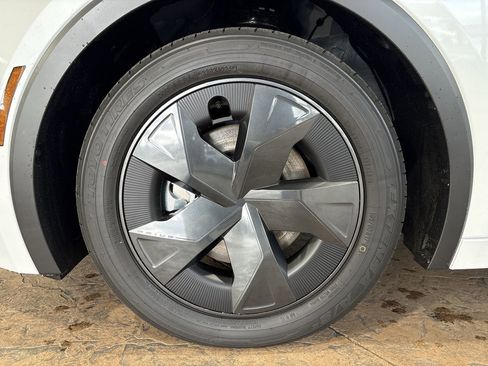 New 2026 Toyota Prius Plug-In Hybrid image 10