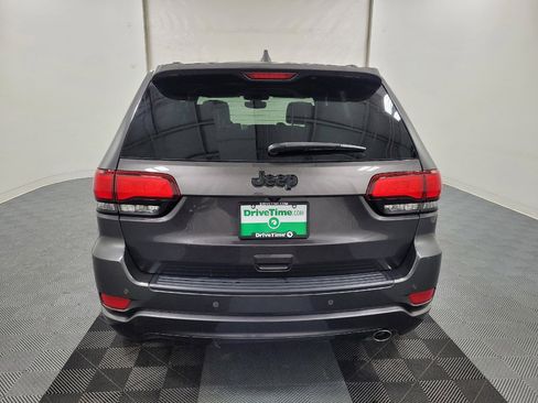 Used 2018 Jeep Grand Cherokee Altitude RWD image 6