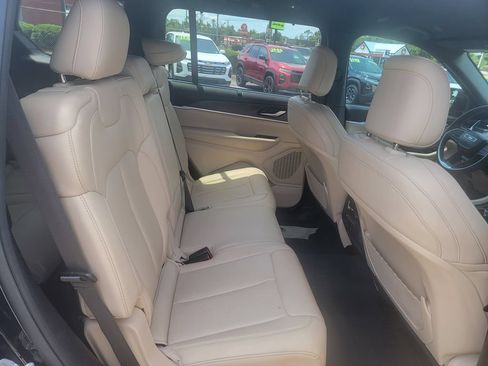 Used 2023 Jeep Grand Cherokee L Limited w/ Luxury Tech Group II RWD image 7