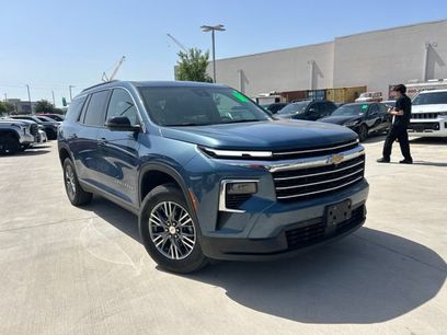 Used 2025 Chevrolet Traverse LT w/ Driver Confidence Package