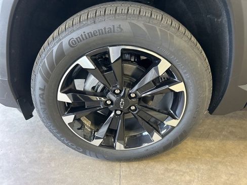 Used 2025 Chevrolet Equinox RS w/ Convenience Package III image 9