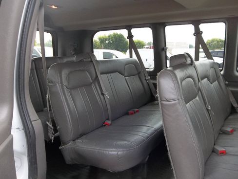 Used 2016 Chevrolet Express 3500 LS RWD image 10