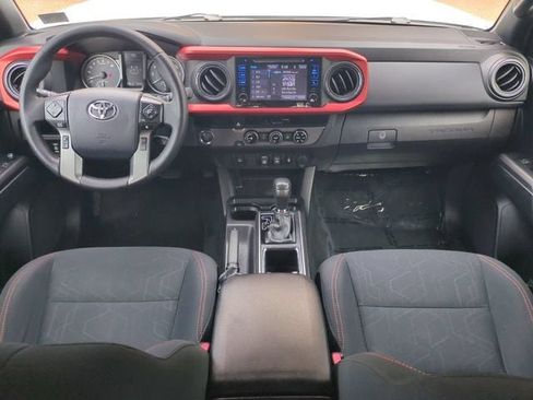 Used 2018 Toyota Tacoma TRD Sport RWD image 15