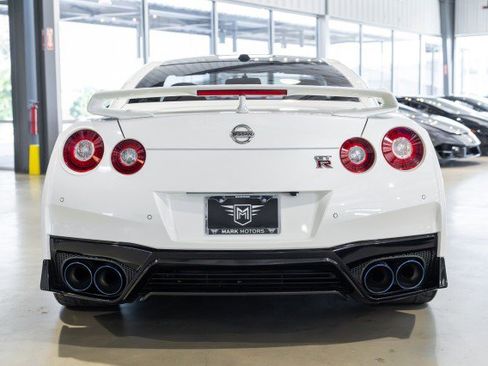 Used 2021 Nissan GT-R Premium image 5