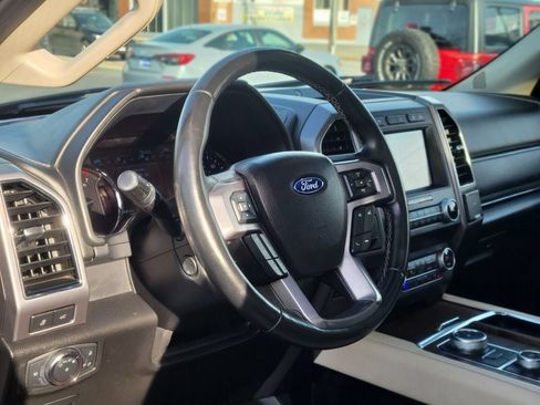 Used 2019 Ford Expedition Platinum image 16