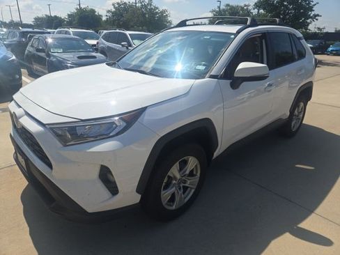 Used 2020 Toyota RAV4 XLE w/ Convenience Package FWD image 7