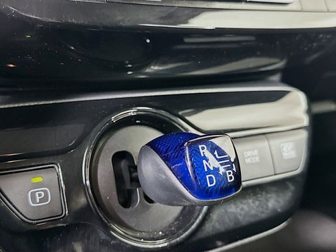 Used 2022 Toyota Prius XLE image 24