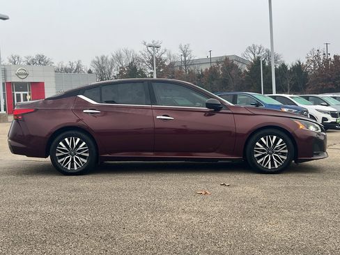 Used 2024 Nissan Altima 2.5 SV image 4