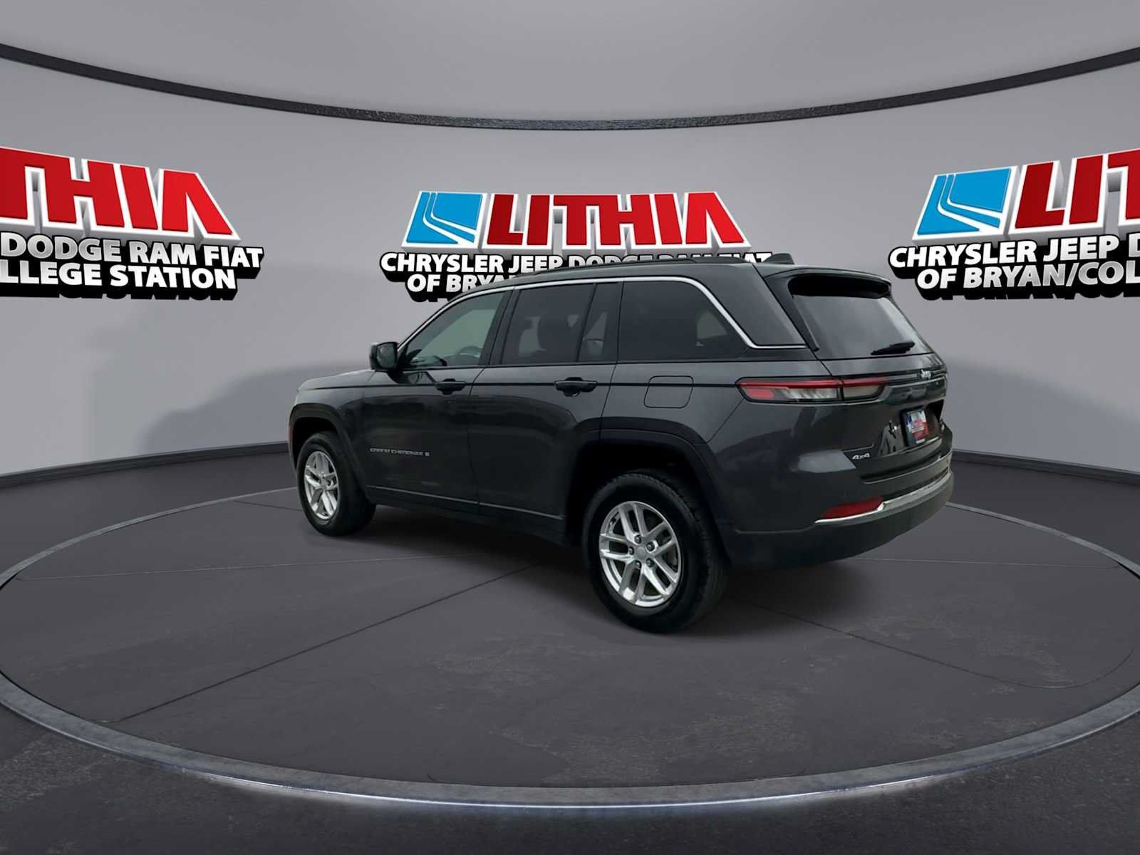 Used 2024 Jeep Grand Cherokee Laredo X w/ Trailer Tow Package AWD/4WD image 6