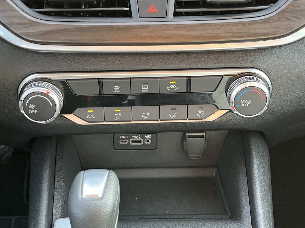 Used 2025 Nissan Altima 2.5 SV FWD image 13